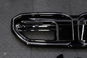กระจังหน้า LED สำหรับ BMW I5 G60 ทรง M5 G90 สีดำเงา โลโก้สีเงิน