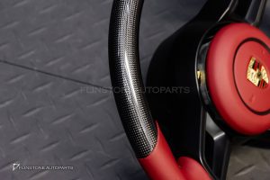 พวงมาลัย Carbon fiber พร้อม Airbag สำหรับ Porsche Cayenne 958 สีแดง