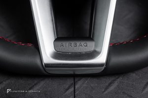 พวงมาลัย พร้อม Airbag สำหรับ W207 E-Class หนังดำ ด้ายแดง กรอบสี ดำ-เงิน