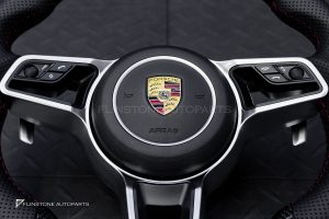พวงมาลัย พร้อม Airbag Carbon Fiber สำหรับ Porsche Cayenne 958 ก้านสีโครเมี่ยม-ดำ หนังสีดำ ด้ายสีแดง