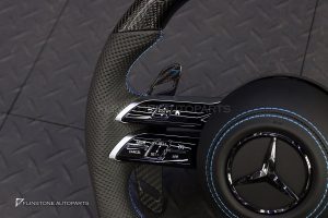 พวงมาลัย Carbon fiber พร้อม Airbag พร้อม Display Shift LED สำหรับ W117 CLA-Class หนังดำ ด้ายฟ้า ก้านสีดำเงา-โครเมี่ยม