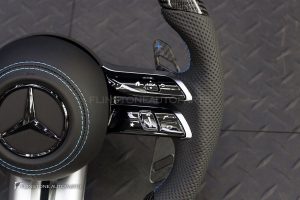 พวงมาลัย Carbon fiber พร้อม Airbag พร้อม Display Shift LED สำหรับ W117 CLA-Class หนังดำ ด้ายฟ้า ก้านสีดำเงา-โครเมี่ยม