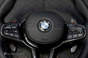 พวงมาลัย Carbon fiber พร้อม Airbag สำหรับ BMW Z4 G29 หนังดำ ด้ายฟ้า-แดง กรอบ Carbon ทริม แดง