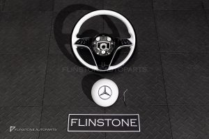 พวงมาลัย พร้อม Airbag สำหรับ X167 GLS-Class MAYBACH หนังสีขาว กรอบดำเงา-โครเมี่ยม ด้ายขาว โลโก้ MAYBACH