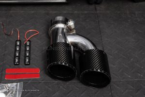 ดิฟฟิวเซอร์ท้าย Carbon Fiber BMW X6 G06 LCI ทรง Future Design พร้อมไฟ LED และปลายท่อ
