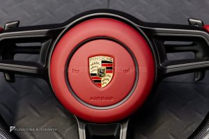 พวงมาลัย Carbon fiber พร้อม Airbag สำหรับ Porsche Cayenne 958 สีแดง