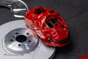 ชุดเบรคสำหรับ BMW G60 Series 5 ทรง M performance คาลิปเปอร์สีแดง โลโก้สีขาว แท้