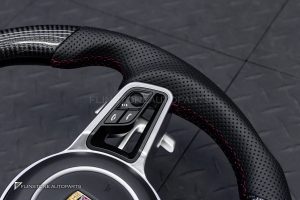 พวงมาลัย พร้อม Airbag Carbon Fiber สำหรับ Porsche Cayenne 958 ก้านสีโครเมี่ยม-ดำ หนังสีดำ ด้ายสีแดง