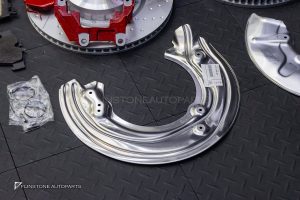 ชุดเบรคสำหรับ BMW G60 Series 5 ทรง M performance คาลิปเปอร์สีแดง โลโก้สีขาว แท้