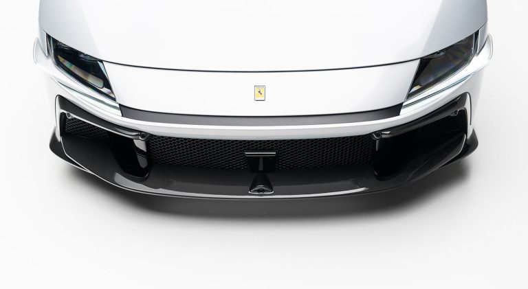 ลิ้นหน้า พร้อมช่องกล้อง Ferrari 12Cilindri Novitec