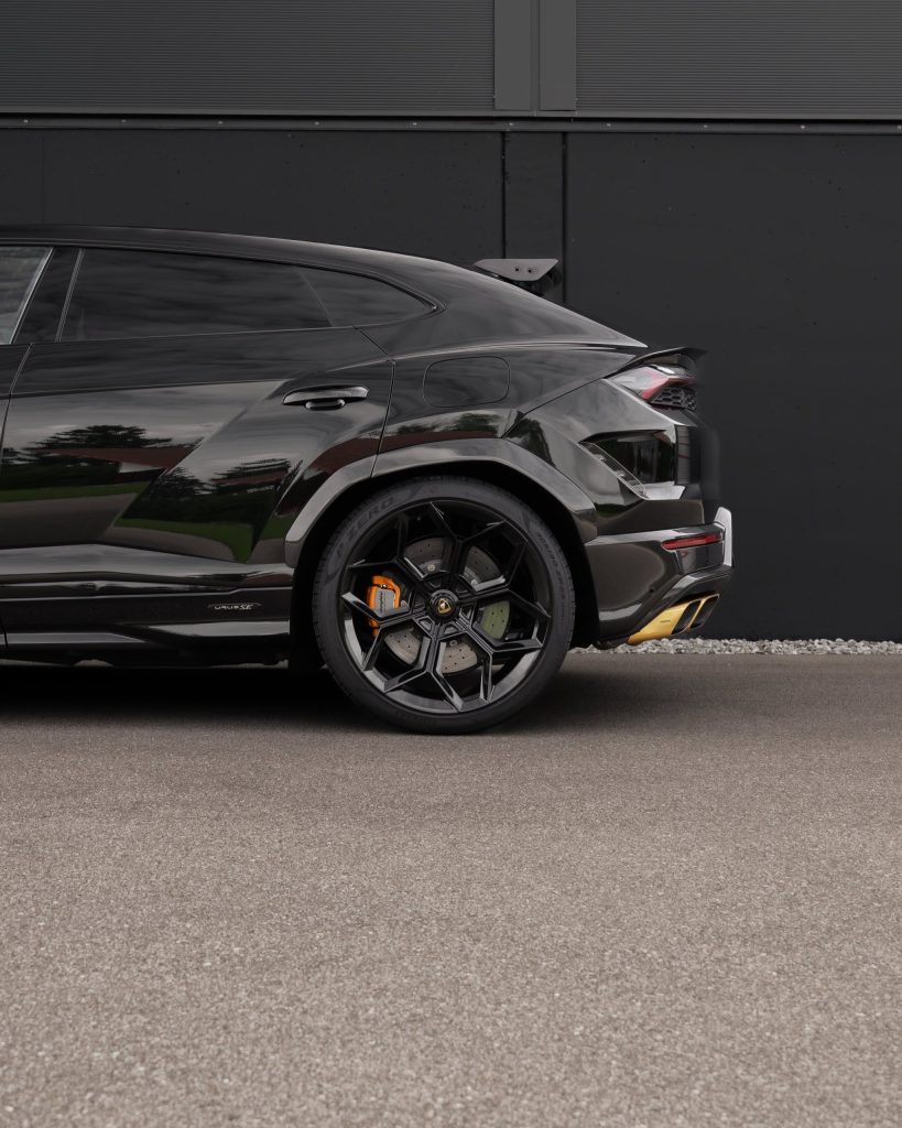 ปลายท่อ สีทอง Lamborghini Urus SE Novitec