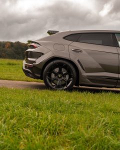 ปลายท่อ สีดำ Lamborghini Urus SE Novitec