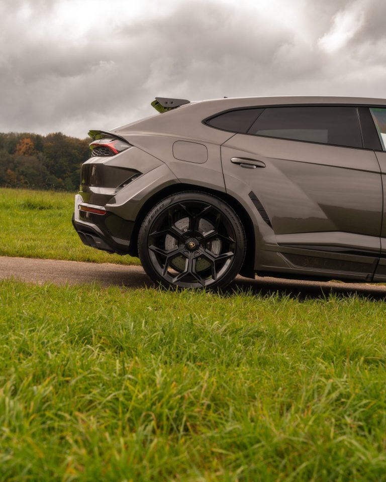 exhaust tips Black Lamborghini Urus SE Novitec