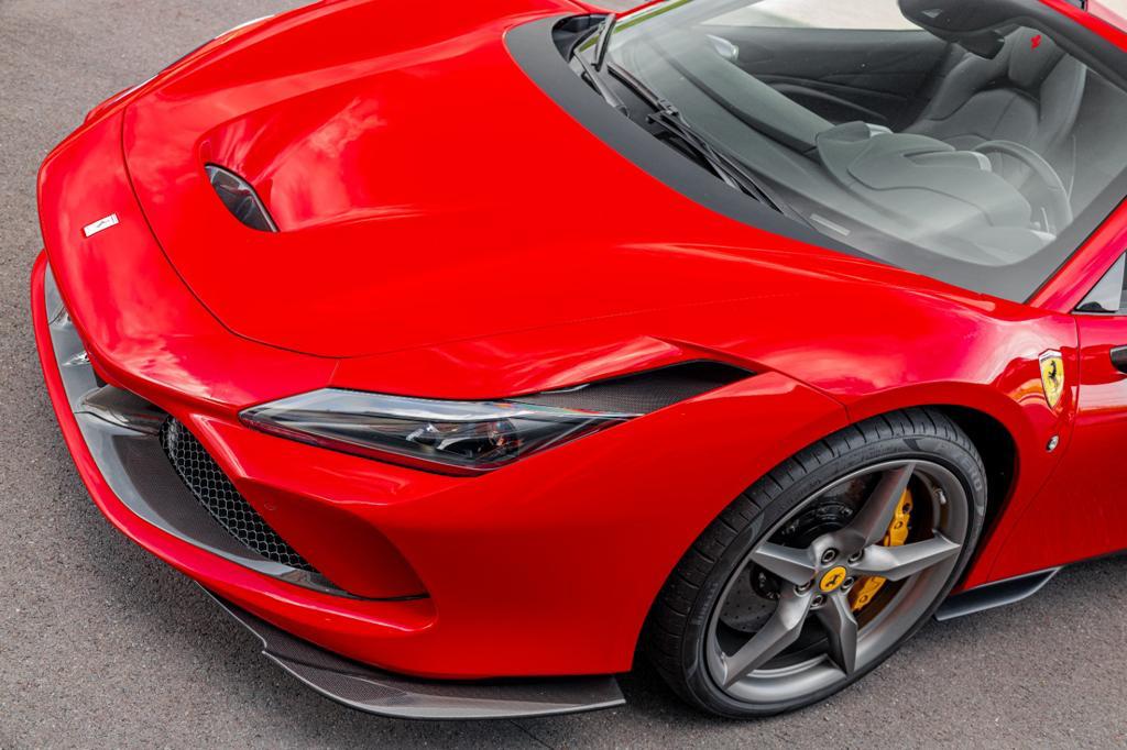ชิ้นตกแต่งคาร์บอน Ferrari F8 Capristo Carbon Fiber Side Air Guides L/R