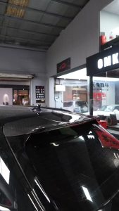 สปอยเลอร์หลังคา Carbon Fiber Audi RS4 B9 / B9.5 ทรง Karbel V1