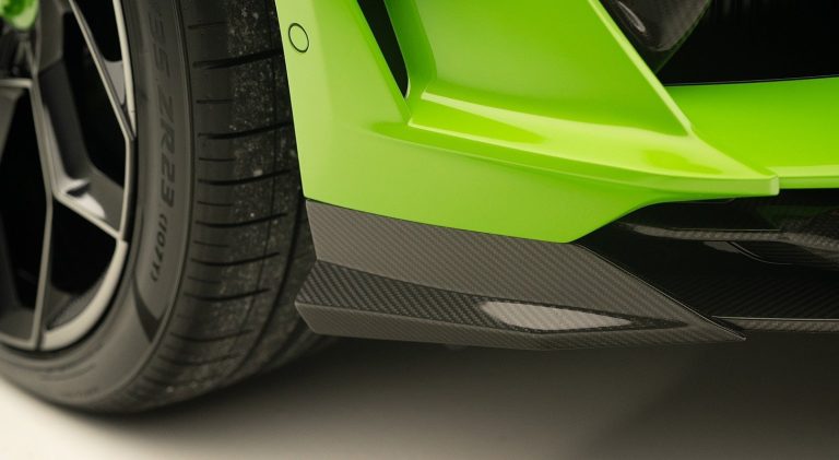กันชนหน้าชิ้นเสริม ชิ้นต่อ คาร์บอน Lamborghini Urus Performante Novitec