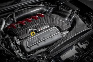 ฝาครอบเครื่องยนต์คาร์บอน Audi RS3 Eventuri