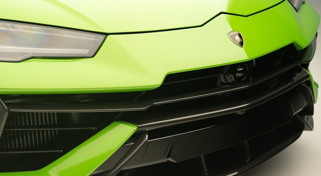 ครอบกันชนหน้าด้านบน Lamborghini Urus Performante Novitec