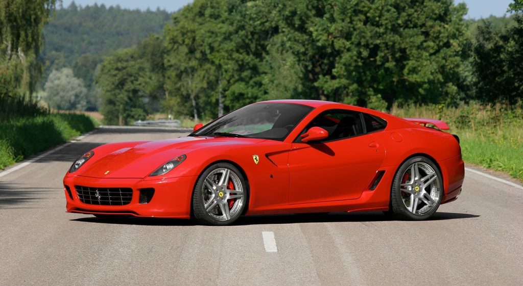 侧裙款式为 Supersport Ferrari 599 GTB Novitec