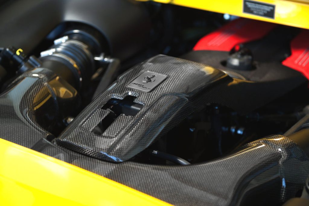 กรองอากาศ Ferrari F8 Capristo Carbon Fiber Airbox + Lock Cover Set