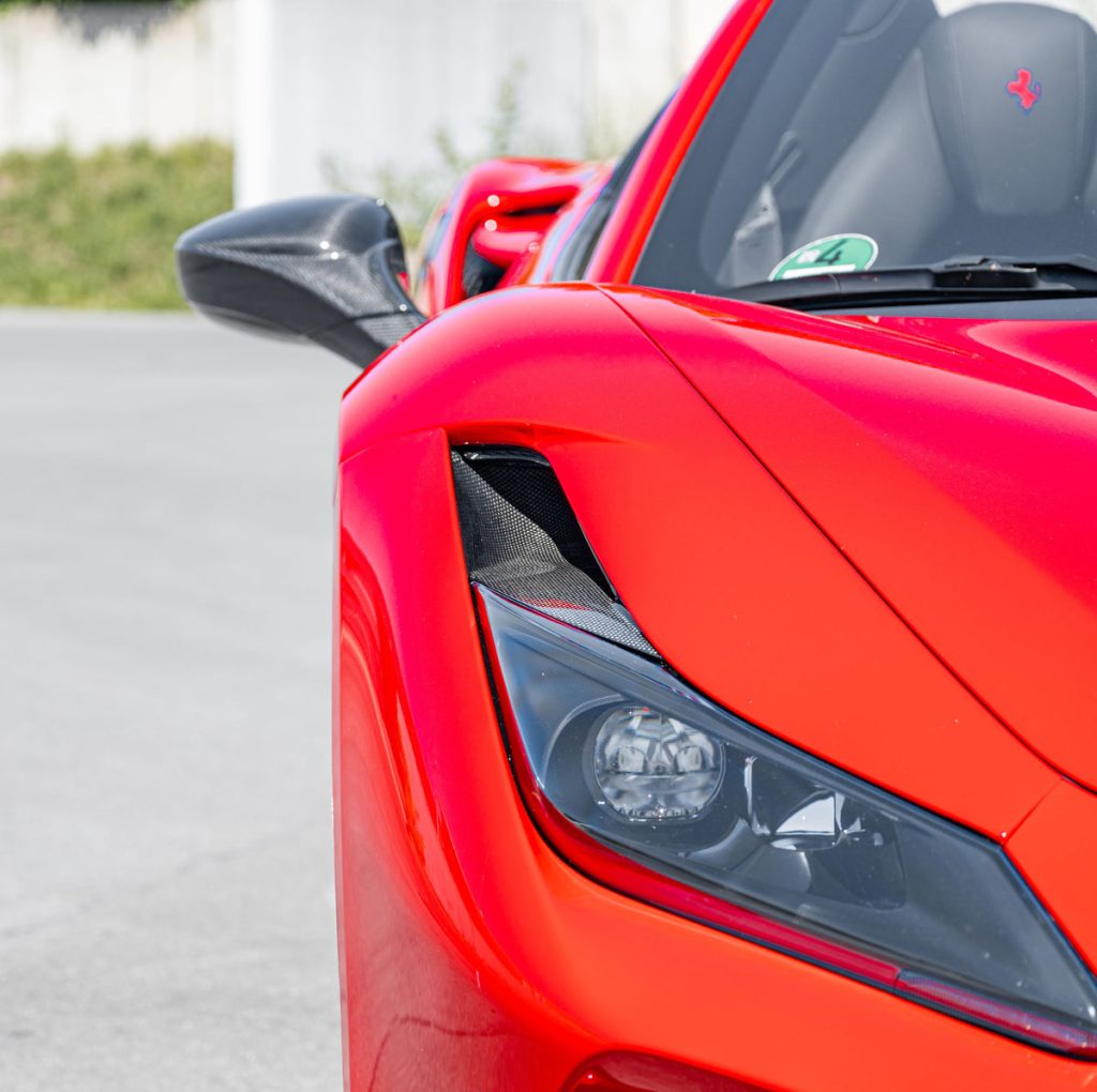 ชิ้นตกแต่งคาร์บอน Ferrari F8 Capristo