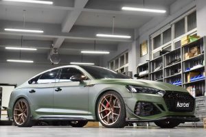 สเกิร์ตข้าง Carbon Fiber Audi RS5 B9.5 ทรง Karbel Dry Carbon ปี 2020-2025 (Side Skirt Overlay)