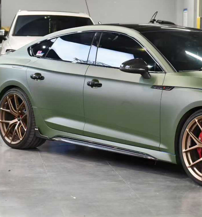 สเกิร์ตข้าง Carbon Fiber Audi RS5 B9.5 ทรง Karbel Dry Carbon ปี 2020-2025 (Side Skirt Overlay)