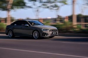 ลิ้นหน้า Carbon Fiber Audi S4 A4 S-line B9.5 ทรง Karbel V3 S-Line ปี 2020-ON