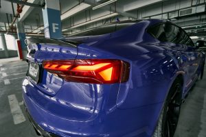 ชิ้นตกแต่งคาร์บอน Carbon Fiber Audi RS5 B9.5 ทรง Karbel Dry Carbon ปี 2020-2025 (Tail Light Trim)