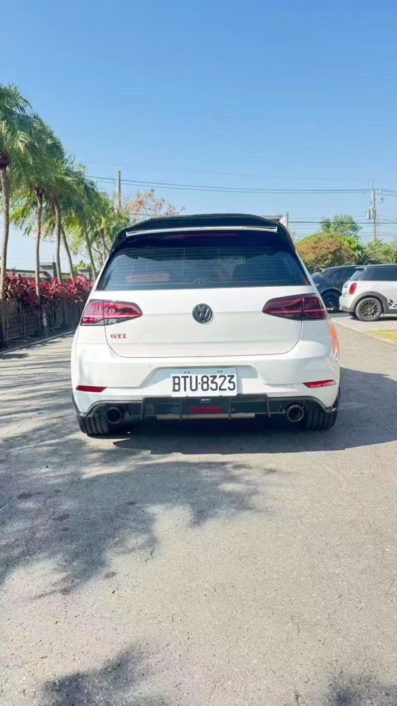 สปอยเลอร์หลังคา Carbon Fiber Volkswagen Golf GTI MK7.5 ทรง Karbel Ver.1 Dry Carbon