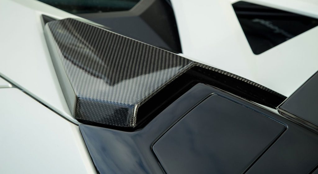 ชิ้นตกแต่งคาร์บอน Lamborghini Aventador Roadster Novitec