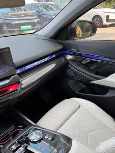 ชุดแต่งภายใน Carbon Fiber BMW 530 540 i5 e/x Drive40 M60 G60 G61 ทรง TAKD (Right Center Cover)