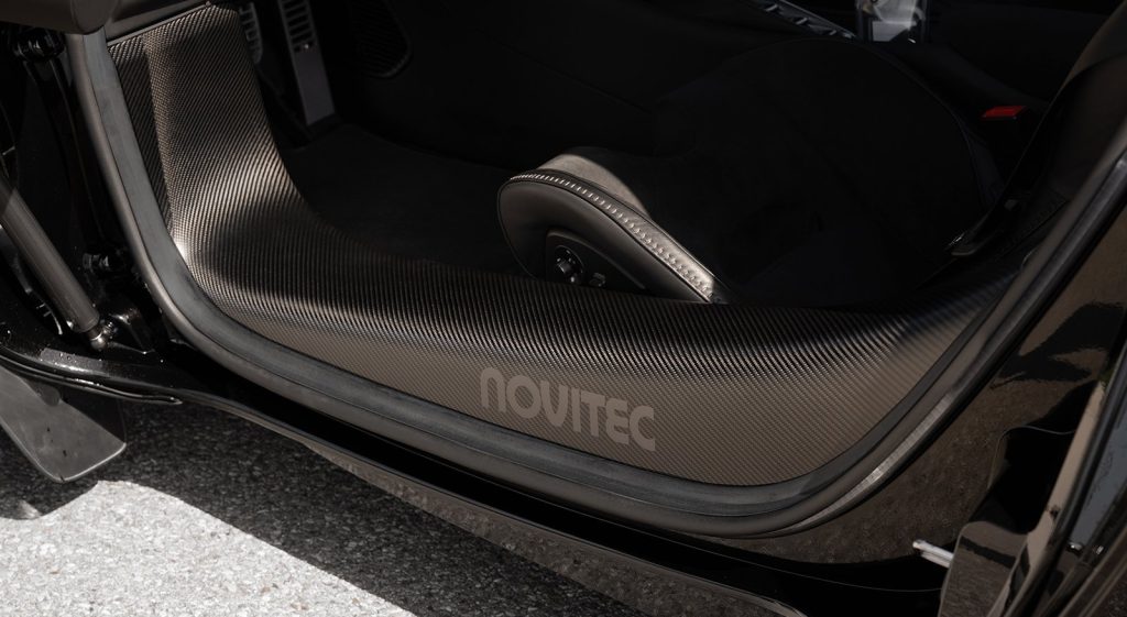 กาบบันได McLaren Artura Novitec