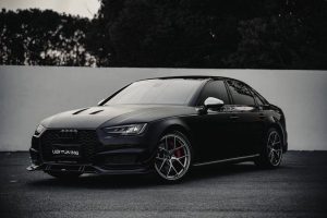 ฝากระโปรงหน้า Carbon Fiber Audi RS4 S4 A4 B9 / B9.5 ทรง Karbel V1 ปี 2017-ON