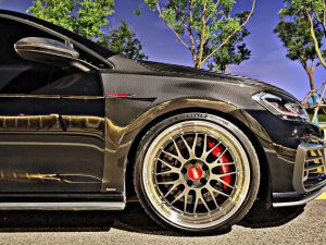 ซุ้มล้อ-แก้มข้าง Carbon Fiber Volkswagen Golf GTI Golf R MK7.5 ทรง Karbel