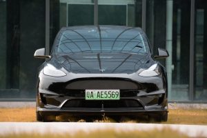 ลิ้นหน้า Carbon Fiber Tesla Model Y / Performance ทรง Karbel