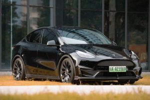ลิ้นหน้า Carbon Fiber Tesla Model Y / Performance ทรง Karbel