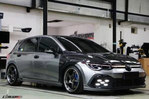 ฝากระโปรงหน้า Carbon Fiber Volkswagen Golf GTI / R-Line / R MK8 MK8.5 ทรง Karbel