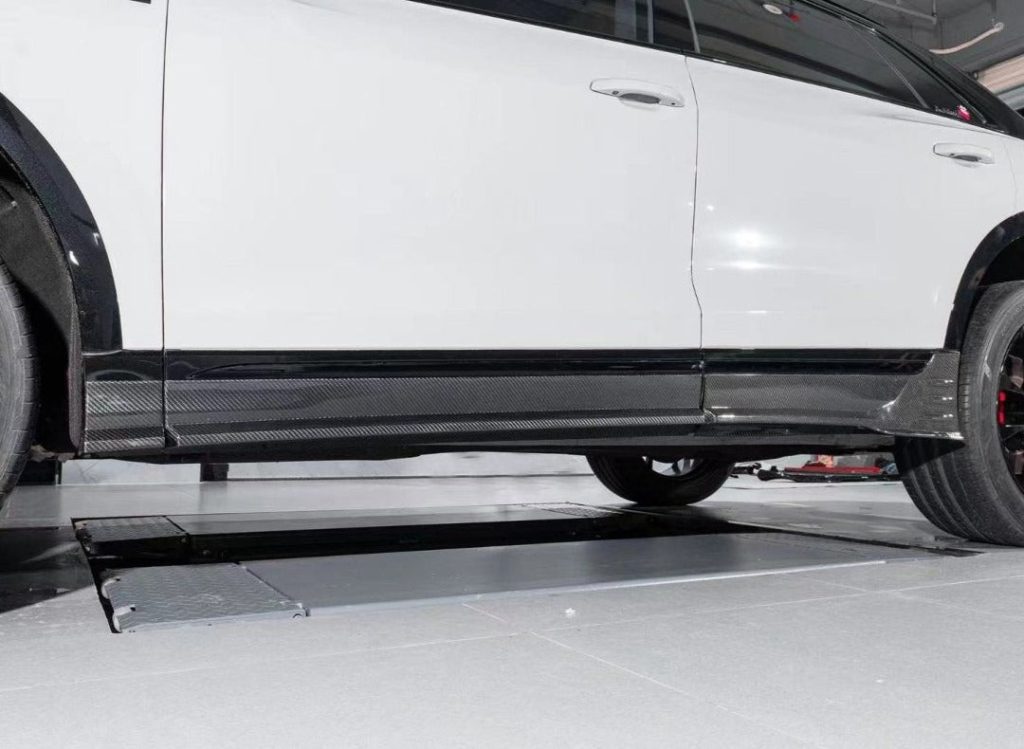 สเกิร์ตข้าง Carbon Fiber Audi SQ8 Q8 ทรง Karbel ปี 2019-ON