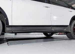 สเกิร์ตข้าง Carbon Fiber Audi SQ8 Q8 ทรง Karbel ปี 2019-ON