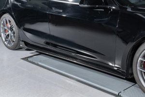 สเกิร์ตข้าง Carbon Fiber Tesla Model 3 / Performance ทรง Karbel