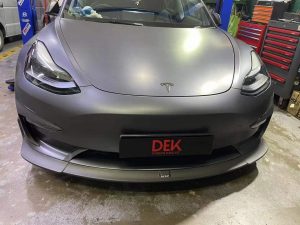 ชิ้นตกแต่งคาร์บอน Carbon Fiber Tesla Model 3 / Performance ทรง Karbel