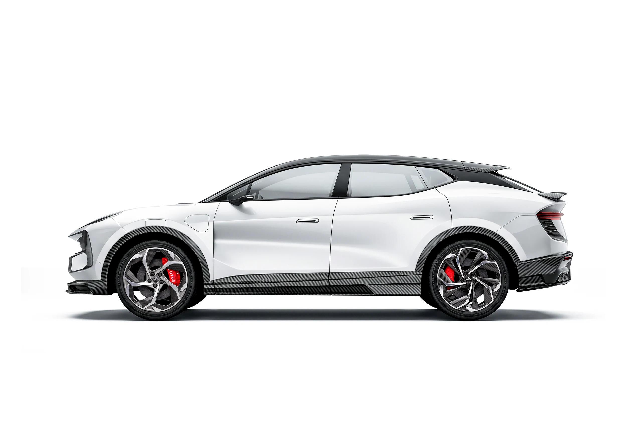 Lotus Eletre มุมด้านข้างเต็มคัน ติดตั้งสเกิร์ตข้างและชุดแต่งคาร์บอนไฟเบอร์ PAKTECHZ