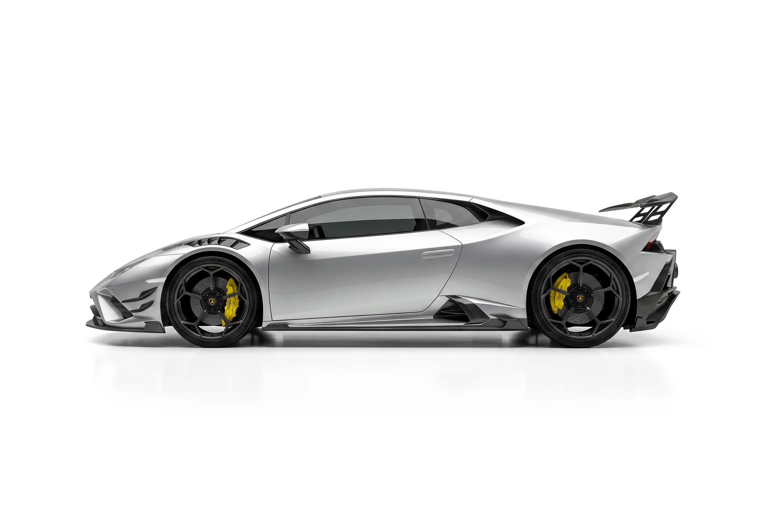 มุมท้าย Lamborghini Huracan EVO พร้อมดิฟฟิวเซอร์คาร์บอนไฟเบอร์ PAKTECHZ