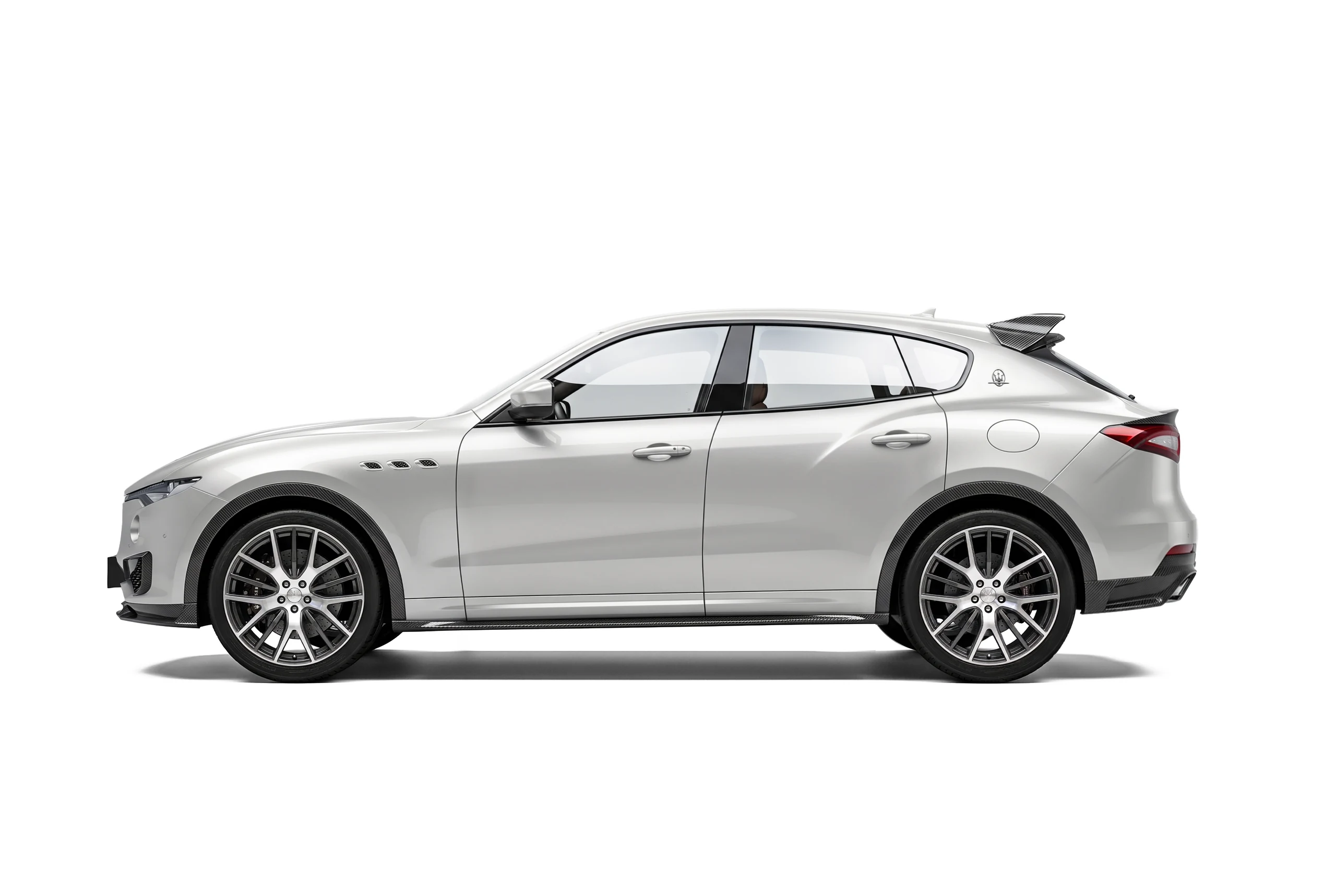 มุมท้าย Maserati Levante พร้อมดิฟฟิวเซอร์คาร์บอนไฟเบอร์ PAKTECHZ
