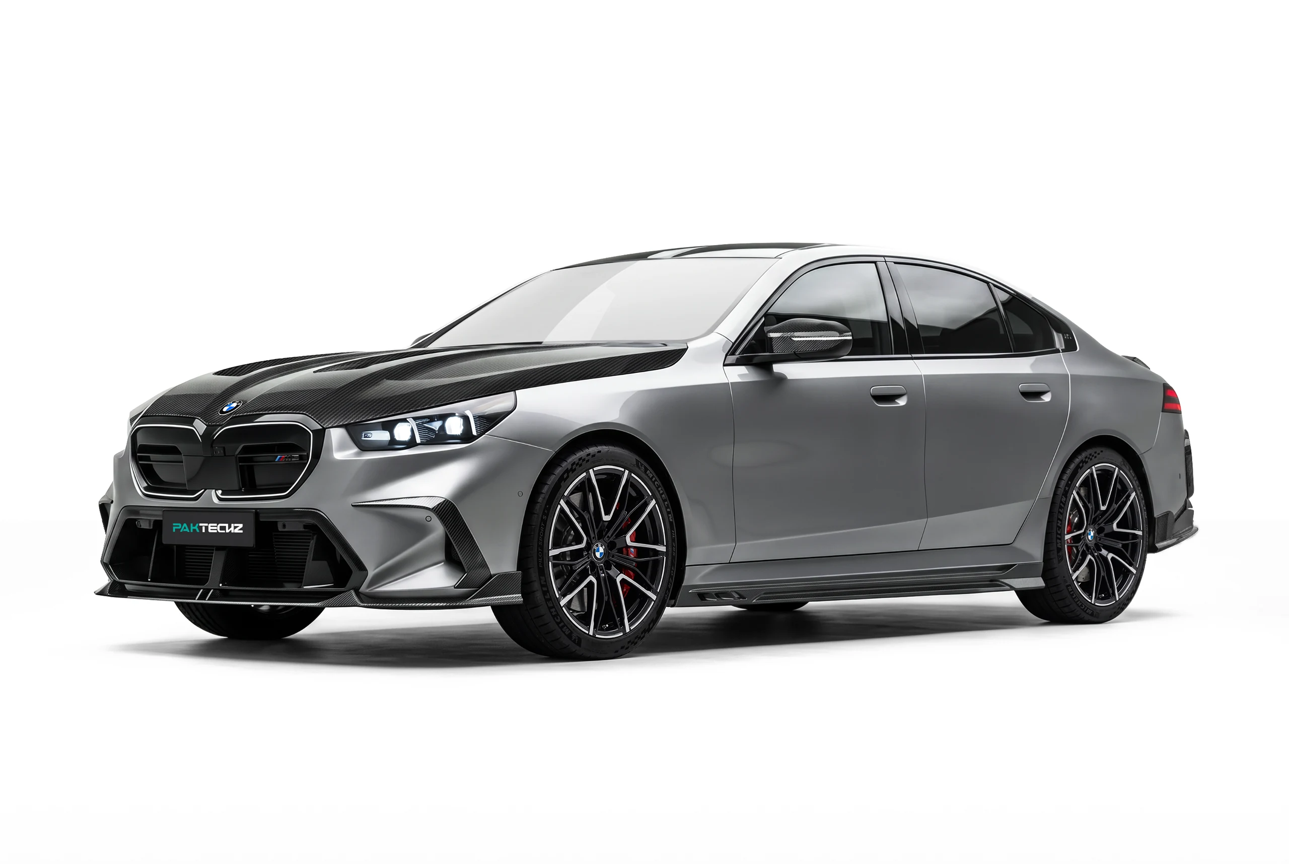 BMW M5 G90 ติดตั้งชุดแต่งคาร์บอนไฟเบอร์รอบคัน PAKTECHZ