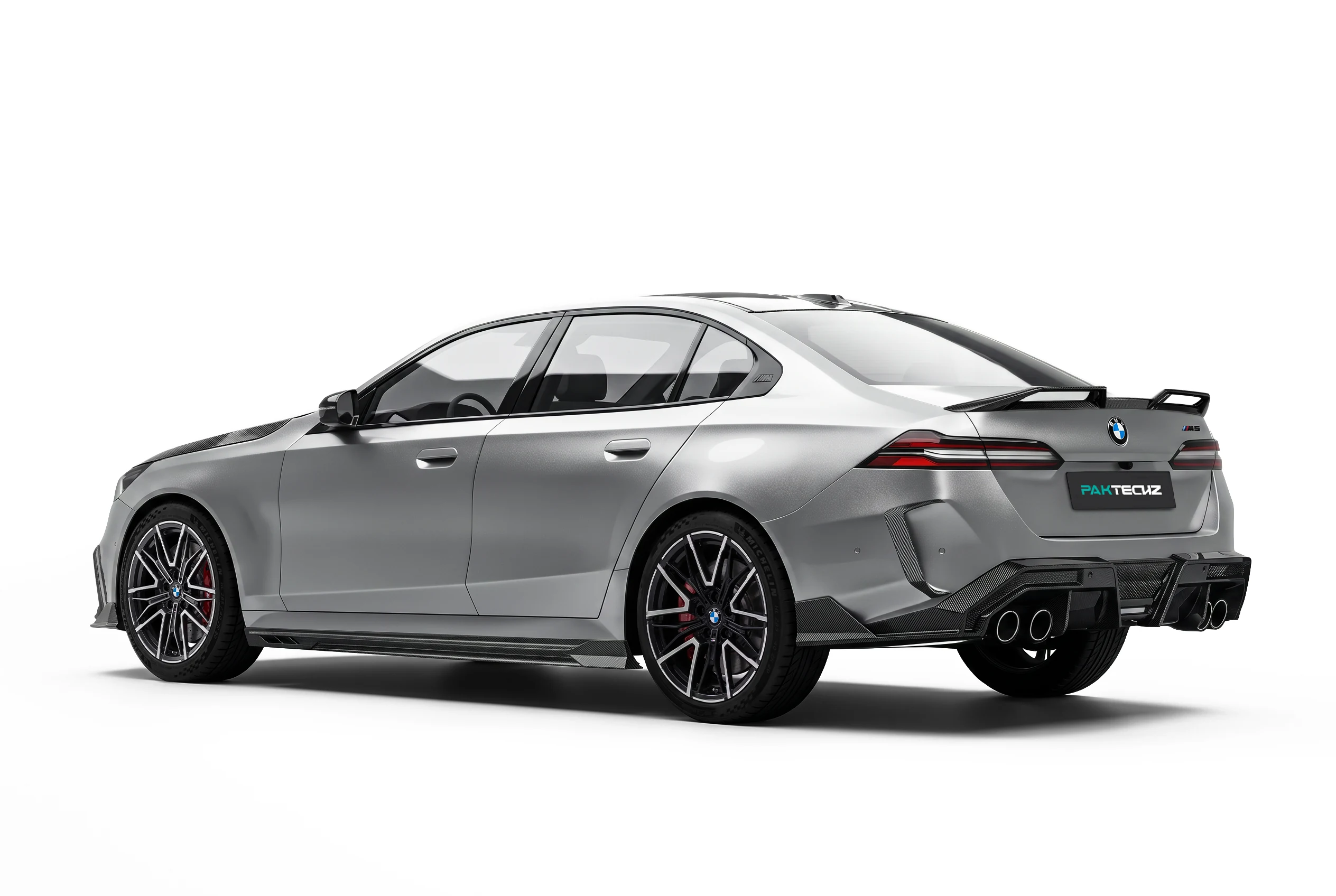 BMW M5 G90 มุมข้าง ติดตั้งชุดแต่งคาร์บอนไฟเบอร์ PAKTECHZ