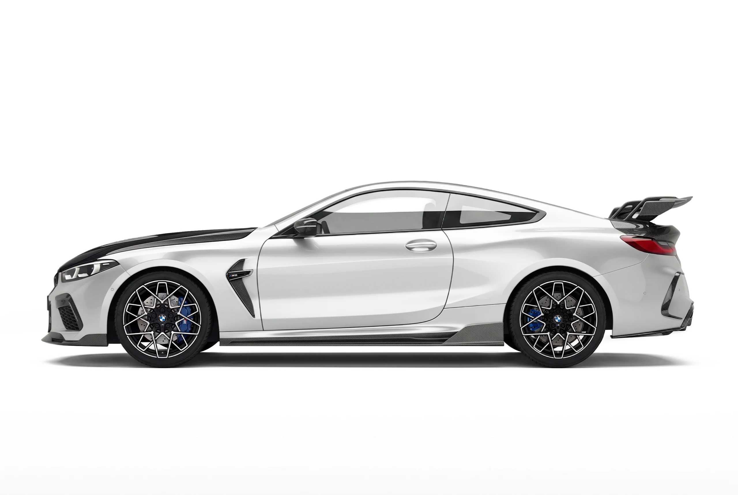 BMW M8 มุมข้าง ติดตั้งชุดแต่งคาร์บอนไฟเบอร์รอบคัน PAKTECHZ
