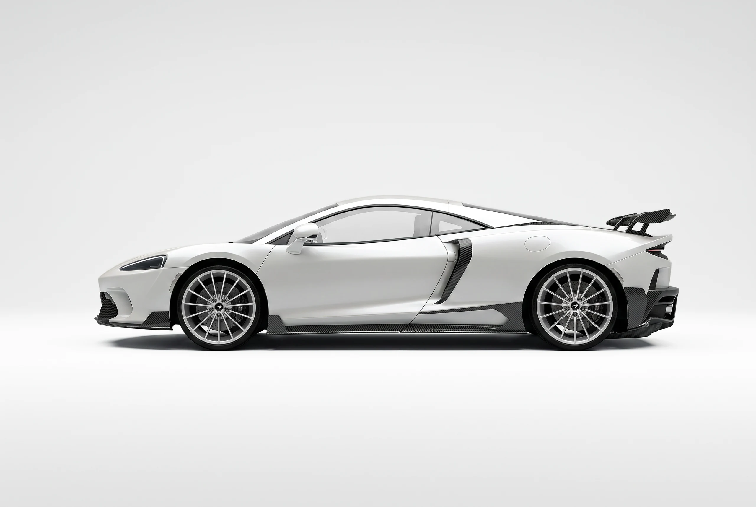 มุมท้าย McLaren GT พร้อมดิฟฟิวเซอร์คาร์บอนไฟเบอร์ PAKTECHZ