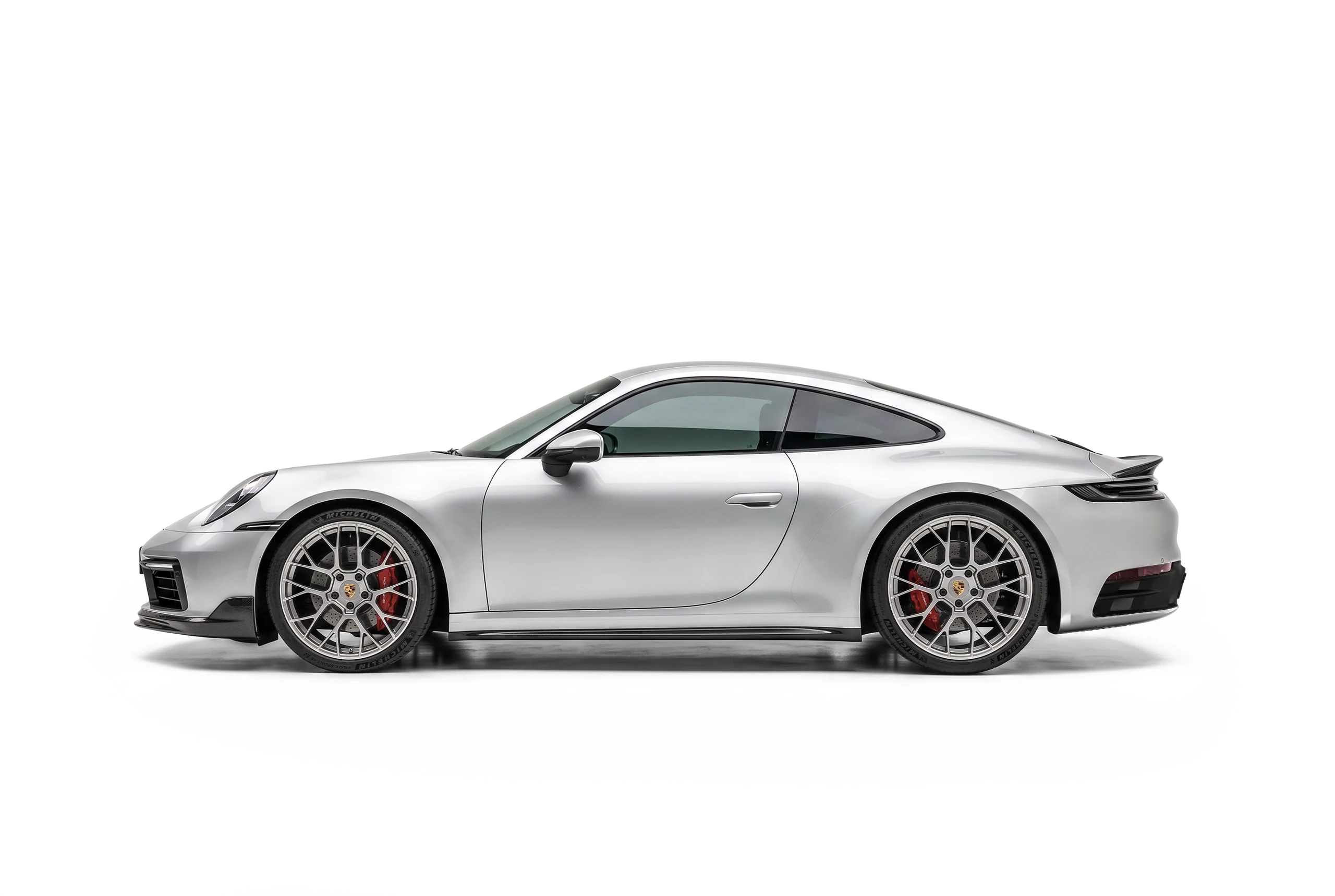 มุมท้าย Porsche 911 992.1 พร้อมดิฟฟิวเซอร์คาร์บอนไฟเบอร์ PAKTECHZ